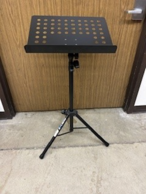 M028 adjustable podium