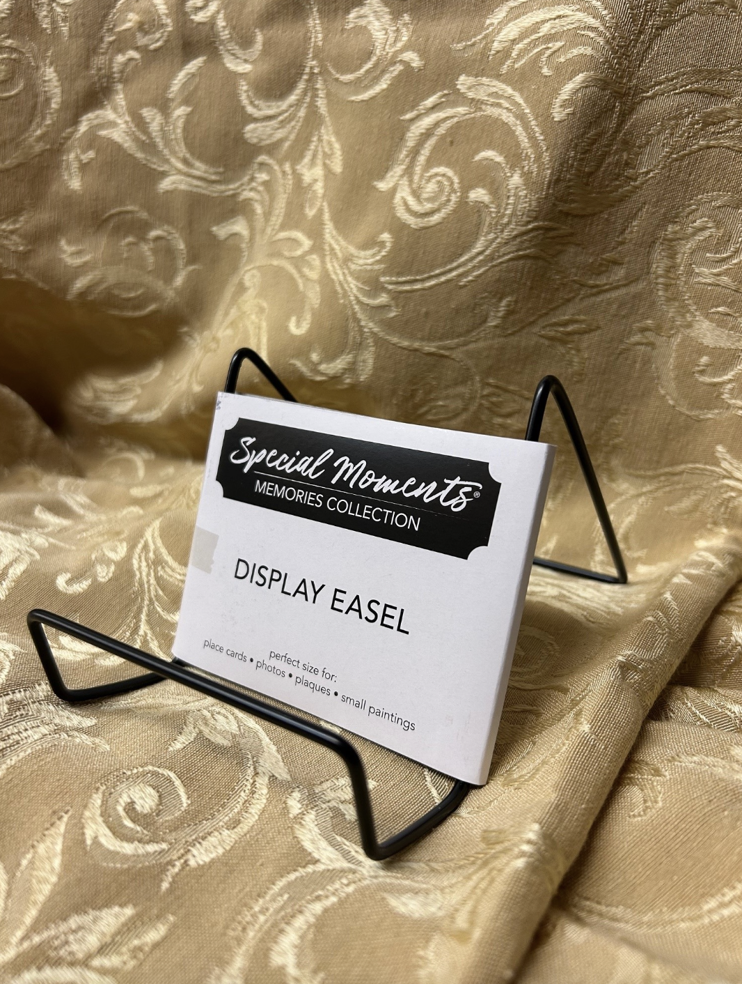 Small display easel
