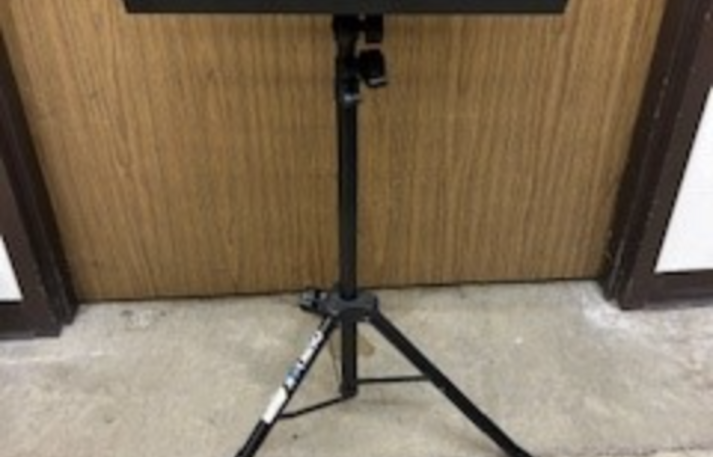 M028 adjustable podium
