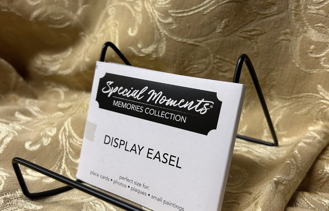 Small display easel