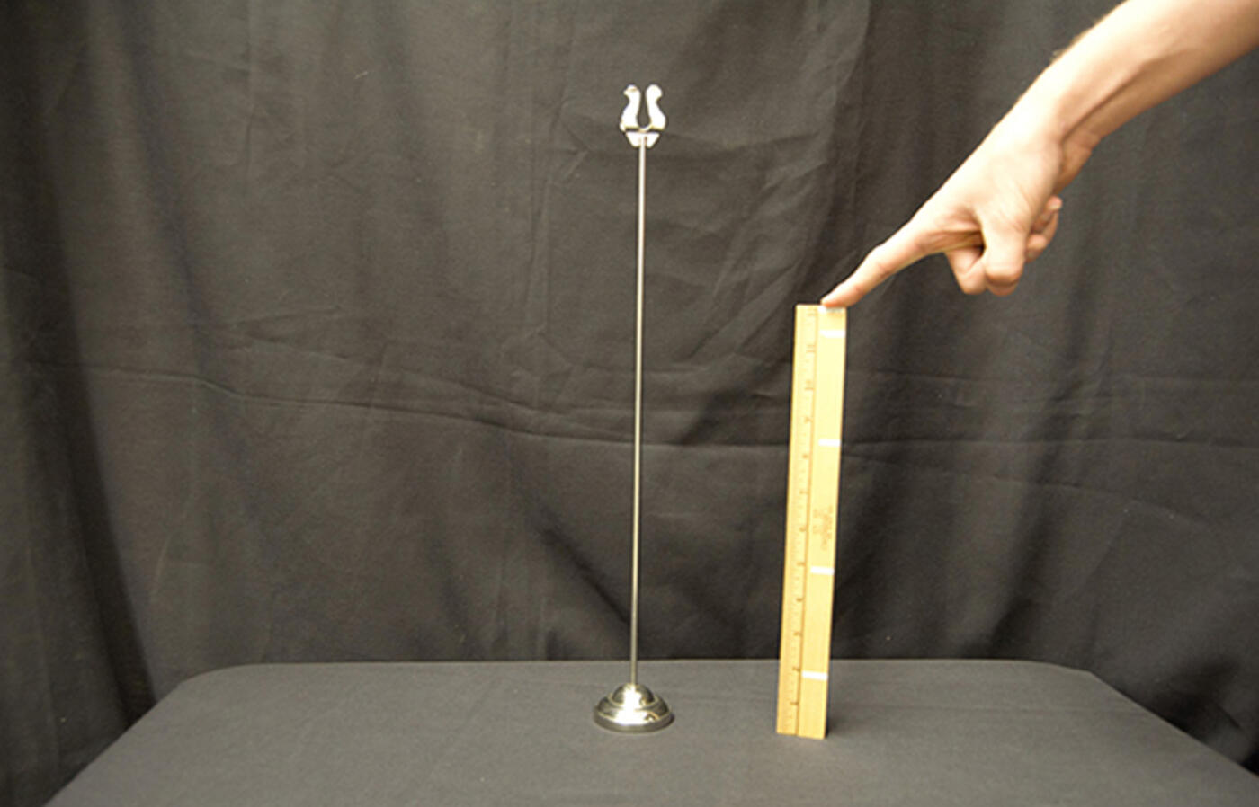 Table number holder