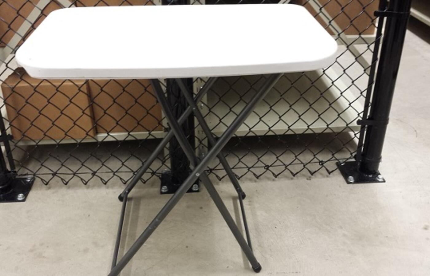 Folding table