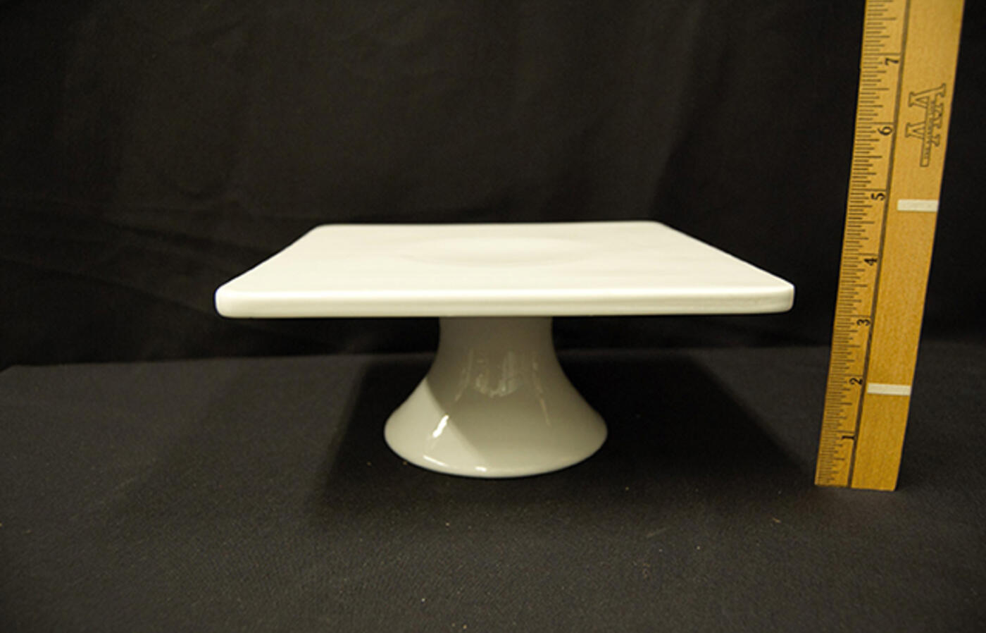 white cake stand