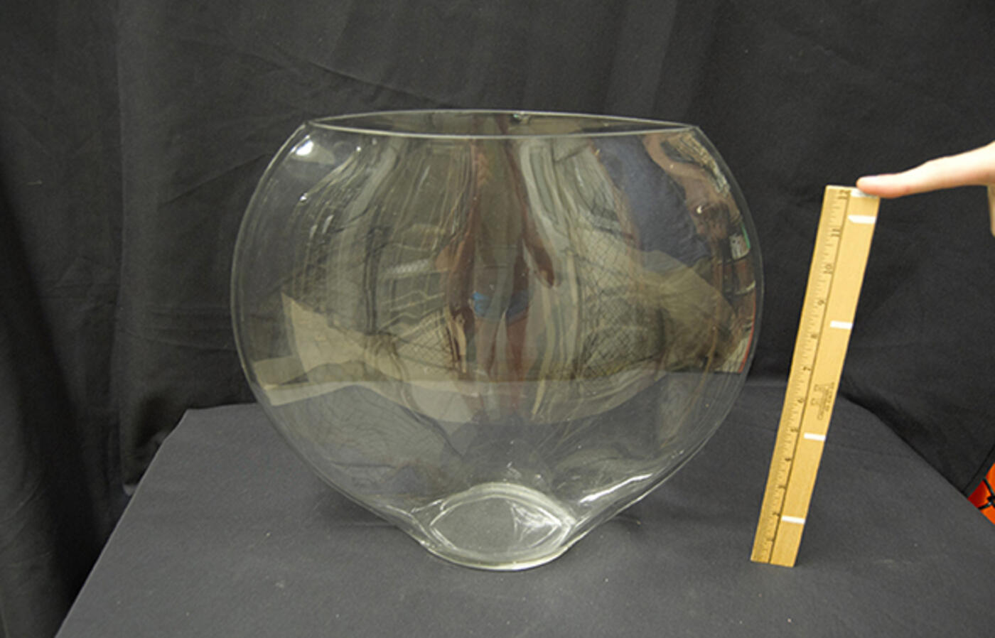 Clear glass vase round