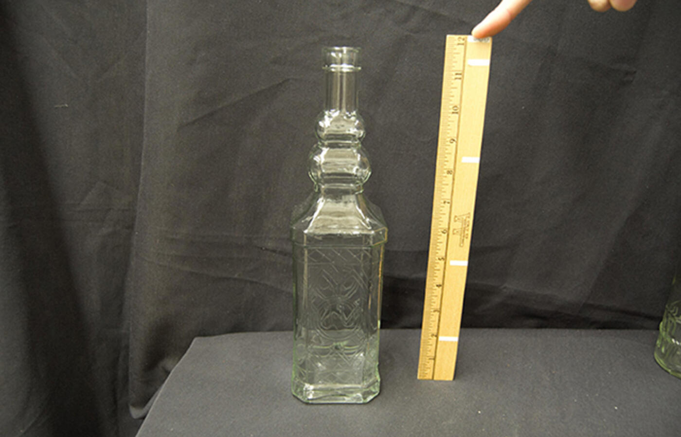 clear glass vase 