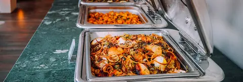 food in food warmers